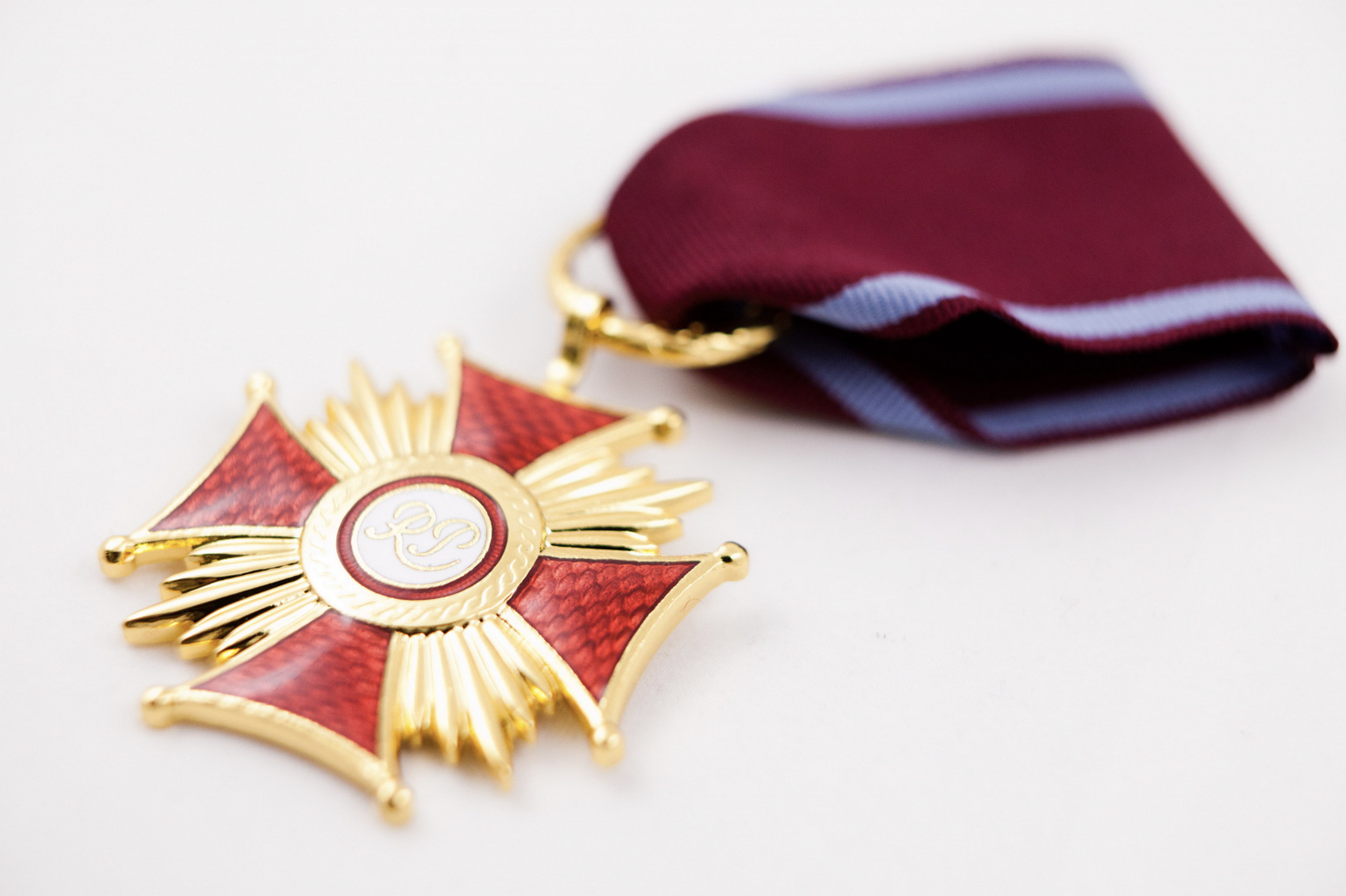 Krzyż Zasługi – złoty, srebrny, brązowy